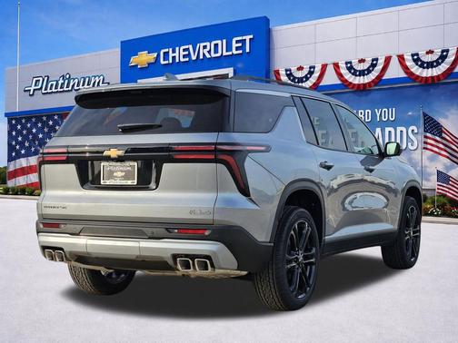 Sterling Gray Metallic 2026 Chevrolet Traverse LT