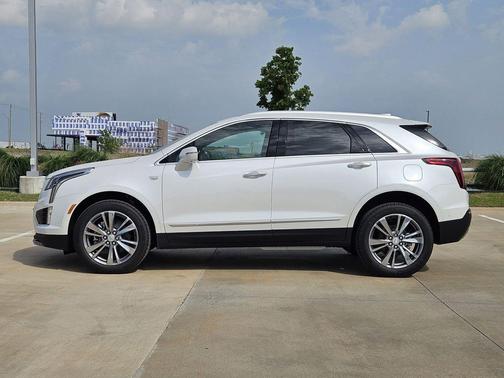 Crystal White Tricoat 2026 Cadillac XT5 Premium Luxury