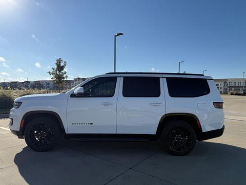 2022 Jeep Wagoneer Series II Carbide 4x2