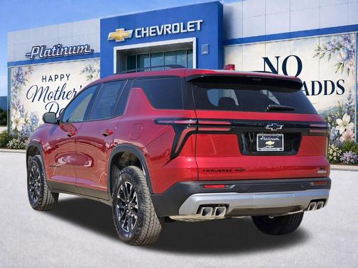 Radiant Red Tintcoat 2026 Chevrolet Traverse AWD Z71