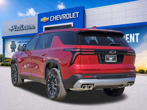 Radiant Red Tintcoat 2026 Chevrolet Traverse AWD Z71