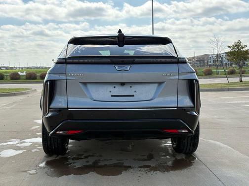 Argent Silver Metallic 2024 Cadillac LYRIQ Luxury