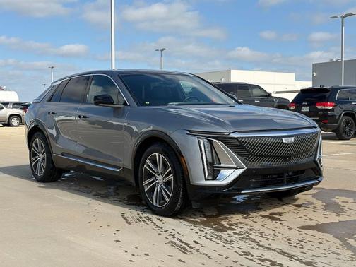 Argent Silver Metallic 2024 Cadillac LYRIQ Luxury