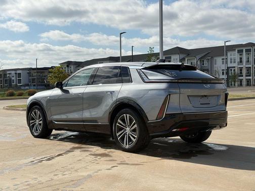 Argent Silver Metallic 2024 Cadillac LYRIQ Luxury