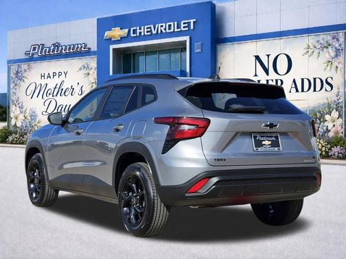 Sterling Gray Metallic 2026 Chevrolet Trax LT