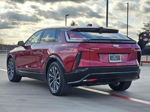 2024 Cadillac LYRIQ Sport