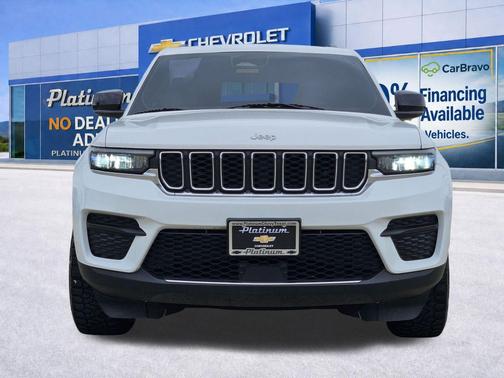 Bright White Clearcoat 2024 Jeep Grand Cherokee Laredo