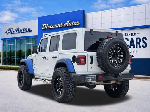 Bright White Clearcoat 2018 Jeep Wrangler Unlimited Sahara