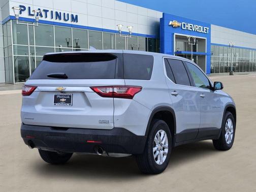 Silver Ice Metallic 2020 Chevrolet Traverse LS
