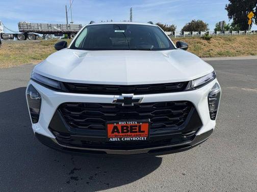 Summit White 2026 Chevrolet Trax FWD ACTIV