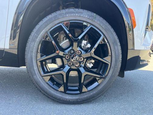 Polar White Tricoat 2026 Chevrolet Traverse RS
