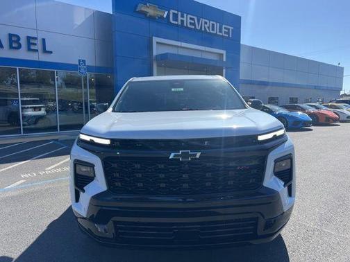 Polar White Tricoat 2026 Chevrolet Traverse RS