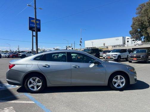 Sterling Gray Metallic 2024 Chevrolet Malibu FWD 1LT