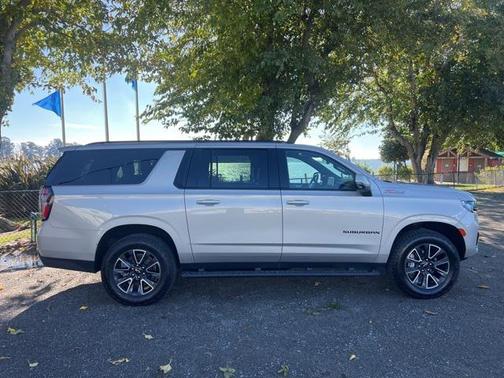 2022 Chevrolet Suburban 4WD Z71