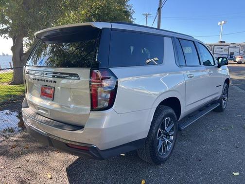 2022 Chevrolet Suburban 4WD Z71