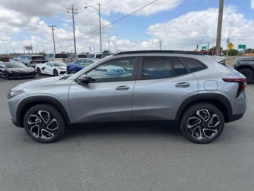 Sterling Gray Metallic 2026 Chevrolet Trax FWD 2RS