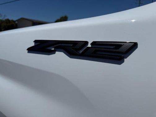 Summit White 2026 Chevrolet Silverado 2500 Crew Cab, Standard Bed, XR2, 4WD