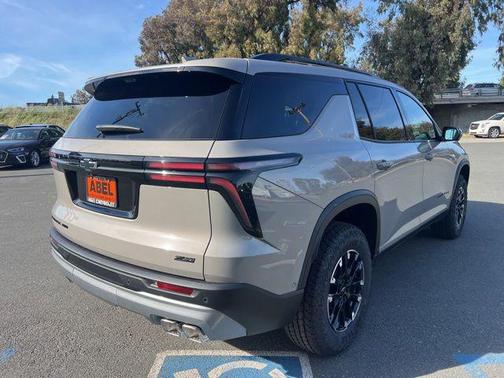 Sandstone Gray 2026 Chevrolet Traverse AWD Z71