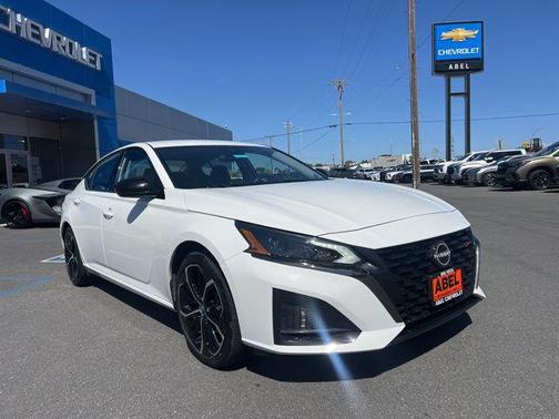 Glacier White 2024 Nissan Altima SR FWD