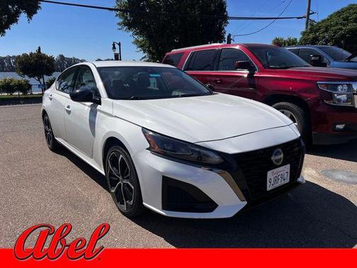 Glacier White 2024 Nissan Altima SR FWD
