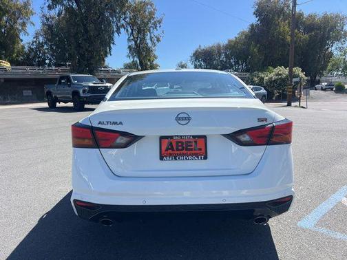 Glacier White 2024 Nissan Altima SR FWD