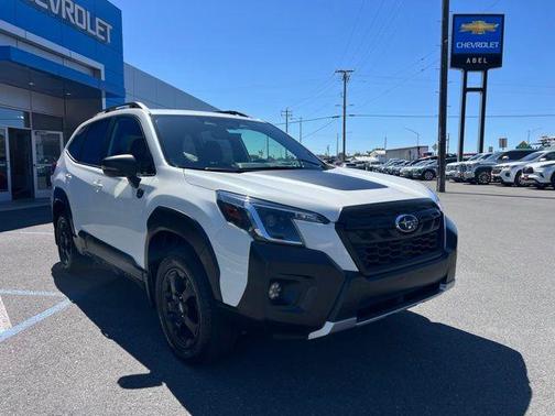 Crystal White Pearl 2025 Subaru Forester Wilderness