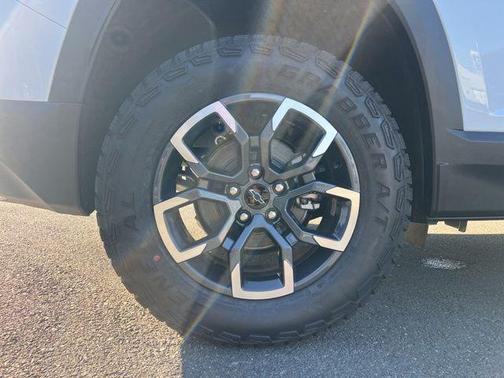 Polar White Tricoat 2026 Chevrolet Equinox FWD ACTIV