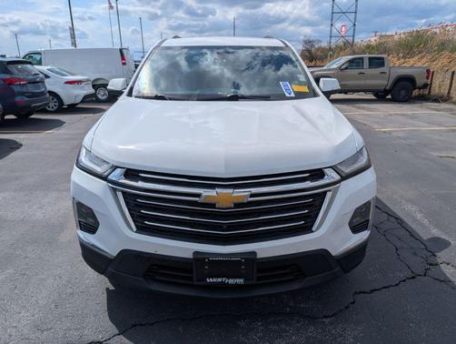 Summit White 2023 Chevrolet Traverse LT Cloth