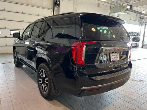 Onyx Black 2023 GMC Yukon AT4