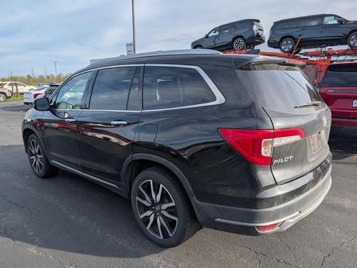 2022 Honda Pilot Touring 8-Passenger