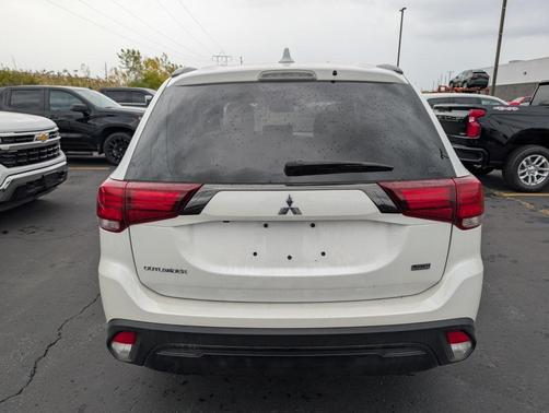 2020 Mitsubishi Outlander LE