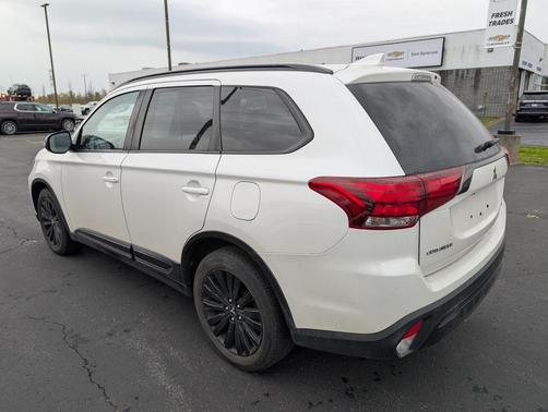 2020 Mitsubishi Outlander LE