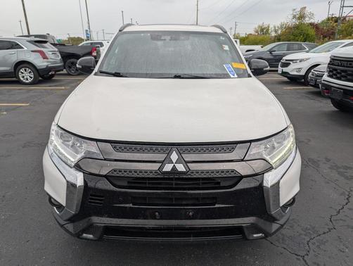 2020 Mitsubishi Outlander LE