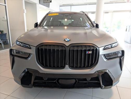 2023 BMW X7 M60i