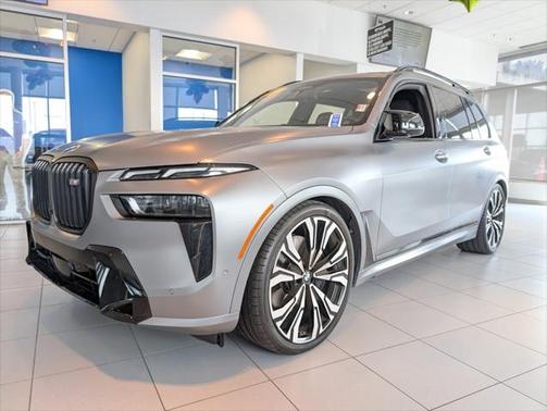 2023 BMW X7 M60i