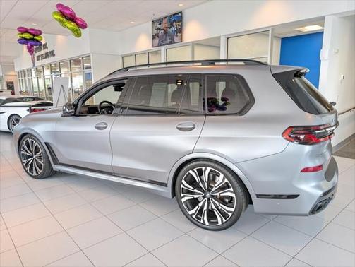 2023 BMW X7 M60i