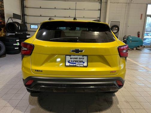 Nitro Yellow Metallic 2024 Chevrolet Trax FWD 2RS