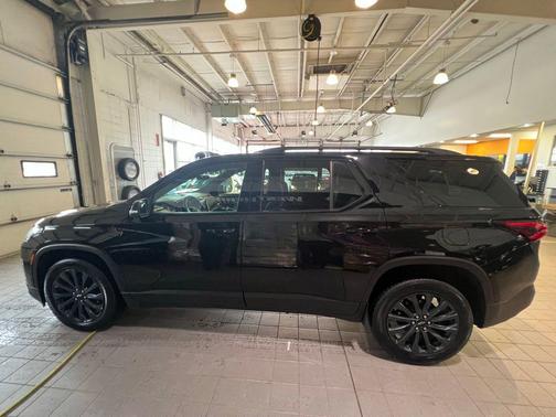 Mosaic Black Metallic 2023 Chevrolet Traverse RS
