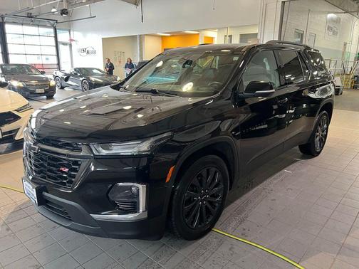 Mosaic Black Metallic 2023 Chevrolet Traverse RS