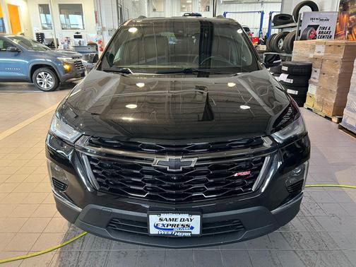 Mosaic Black Metallic 2023 Chevrolet Traverse RS