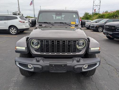 Granite Crystal Metallic Clearcoat 2025 Jeep Gladiator Sport S