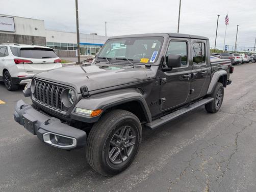 Granite Crystal Metallic Clearcoat 2025 Jeep Gladiator Sport S