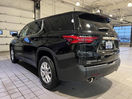 2024 Chevrolet Traverse LS