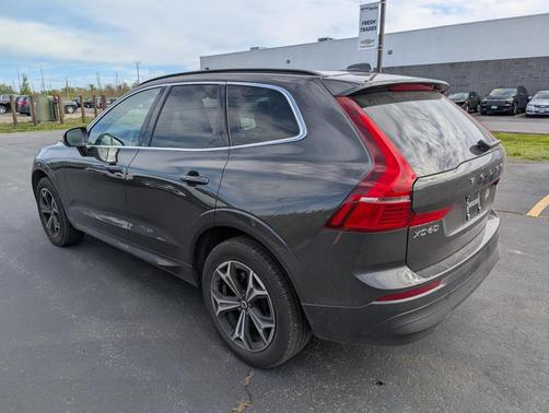 2022 Volvo XC60 B5 Momentum
