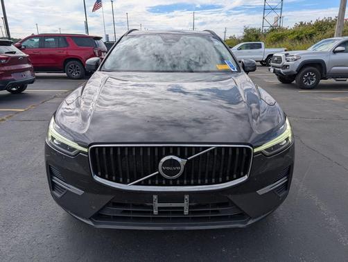 2022 Volvo XC60 B5 Momentum