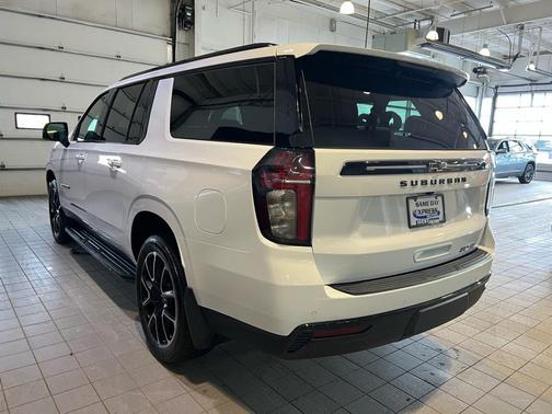 2023 Chevrolet Suburban RST