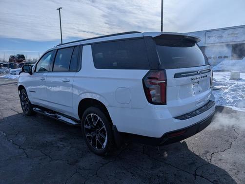 2023 Chevrolet Suburban RST
