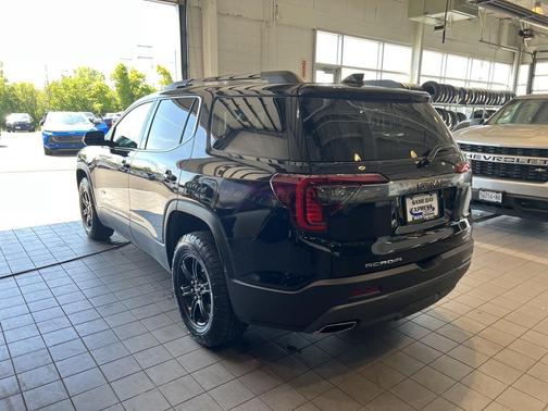 2023 GMC Acadia AWD AT4