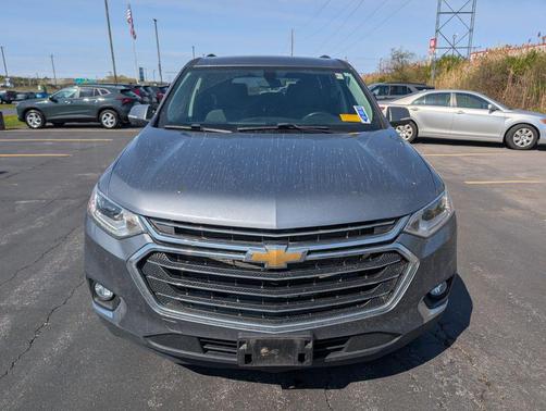 Satin Steel Metallic 2021 Chevrolet Traverse LT Cloth