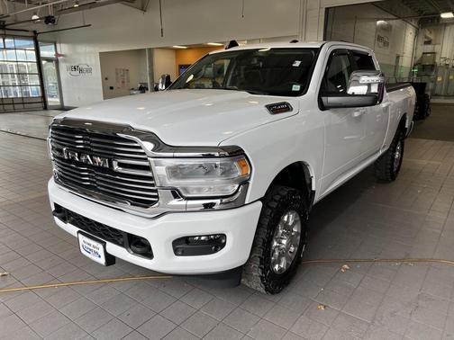 2023 RAM 2500 Laramie Crew Cab 4x4 6'4' Box